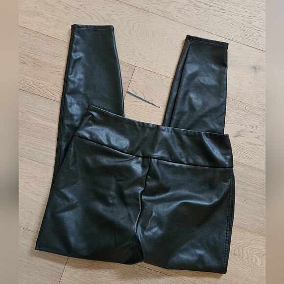 💝Women's Black Faux Leather Leggings - Picture 3 of 3